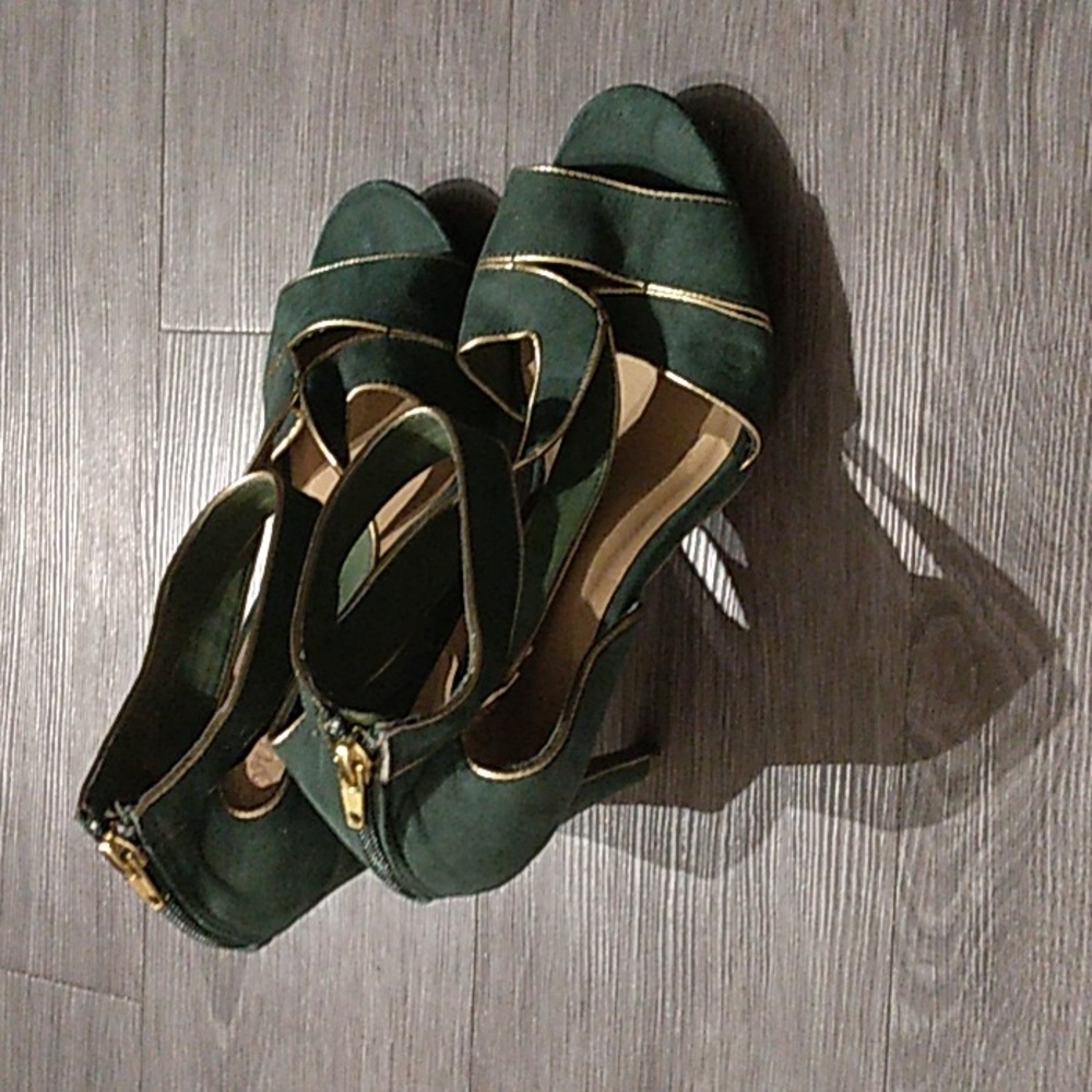 Shoes - Picture 3 of 4
